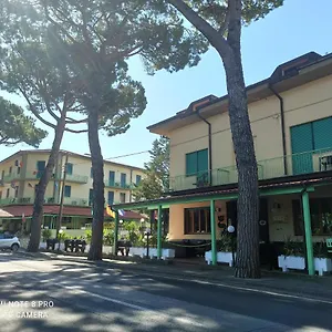 *** Hotel Flowers Italy