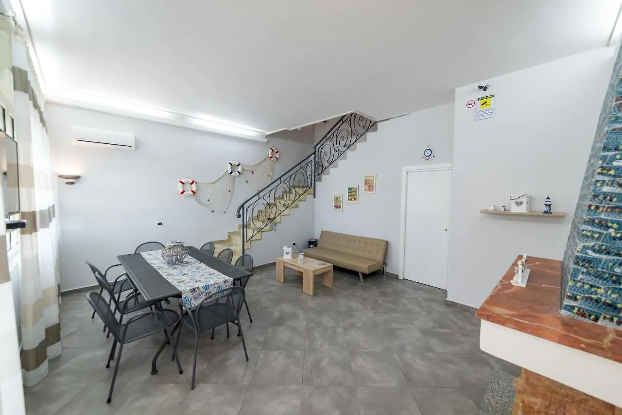 Bed and Breakfast Castello Di Sabbia Трабия Италия